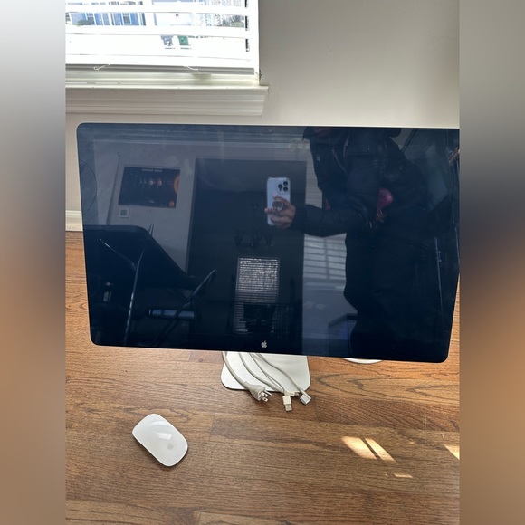 Apple iMac Desktop Computer - Picture 2 of 3